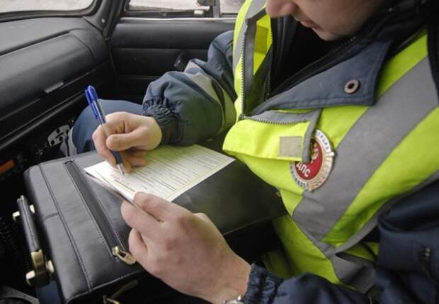 Челябинскому автомобилисту вернут права в 2077 году ВГородах