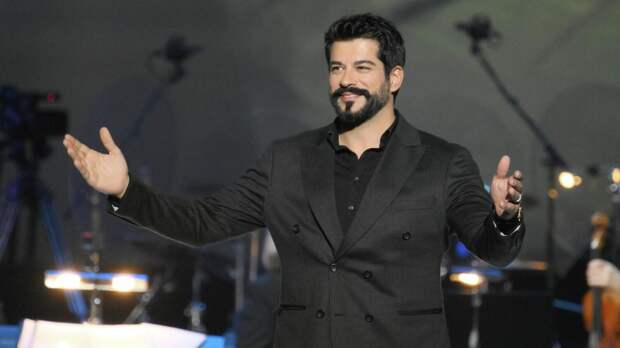 Восточный мачо покорил сердца, но не всех: почему Бурак Озчивит не спешит за гражданством, а российские звёзды «круче» его 45-тысячного спектакля?