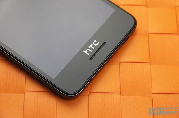 Нижная часть HTC Desire 728