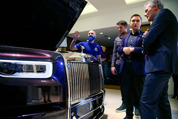 В декабре кто-то из жителей столицы РТ порадовал себя или кого-то из близких, прикупив к Новому году Rolls-Royce Cullinan, которого называют «самым дорогим кроссовером в России»
