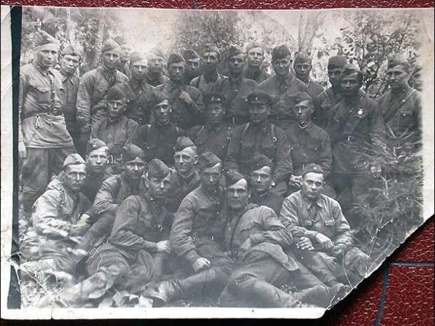 Бойцы 59-й армии Волховского фронта. Участники Любанской операции. Если верить воспоминаниям немецких офицеров, это - часть тех, кто стал спасителями Ленинграда. Ценой собственных жизней....