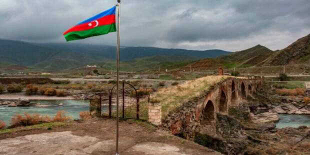 Иран проводит испытания беспилотников на фоне напряженных отношений с Азербайджаном