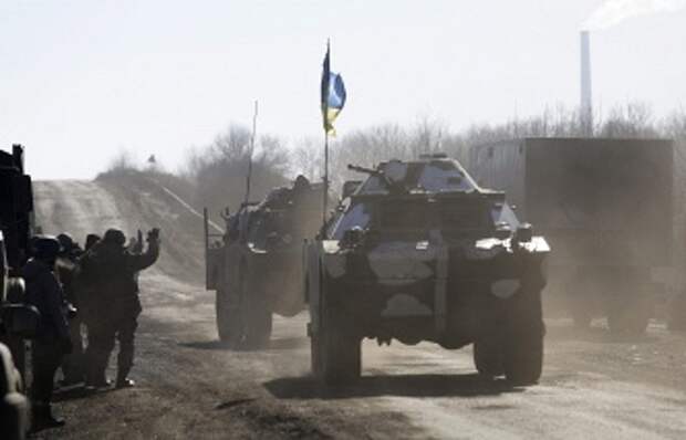 Подразделения вооруженных сил Украины в районе города Артемовска во время вывода от линии соприкосновения с армией ДНР