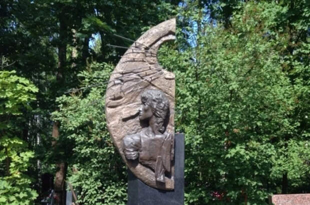 Женщина умерла на могиле Виктора Цоя в Петербурге