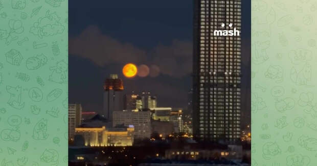 Жители Москвы и области засняли на видео редкое явление "трёх Лун"