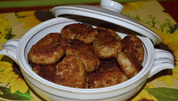 Во вторник и среду рабочих кормили исключительно мясом, поскольку в эти дни недели они трудились интенсивнее/Фото:2housewives.ru