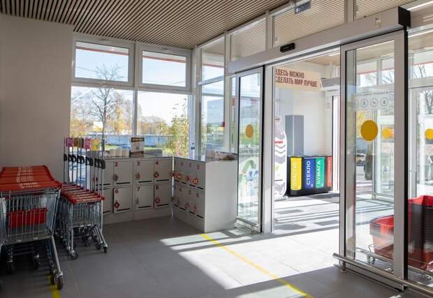 «Покупателей больше не пустят в магазины»: «Магнит» и «Перекресток» приняли решение