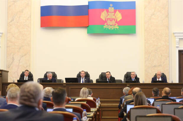 На сессии ЗСК приняли трехлетний бюджет края