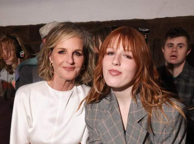 Актриса Хелен Хант появилась на модном показе с дочерью