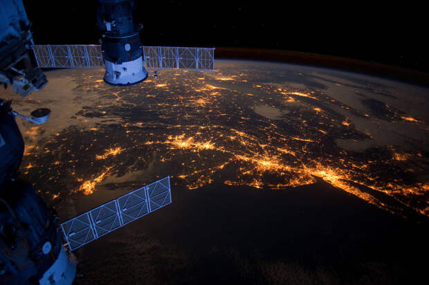 NASA ко Дню Земли показало лучшие снимки нашей планеты