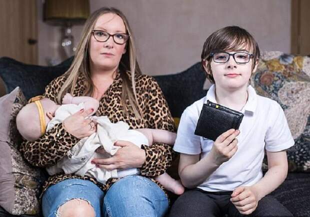 Благодарность от лучшей подруги: женщина решила ловить домашнего вора и установила скрытую камеру