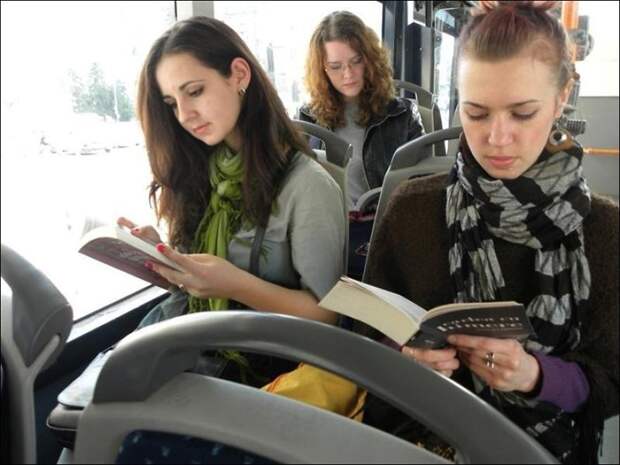 Бесплатный проезд для тех, кто читает книги книги, транспорт, чтение