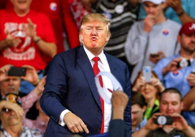 В небе над Калифорнией написали оскорбления в адрес Дональда Трампа В небе над Калифорнией написали оскорбления в адрес Дональда Трампа