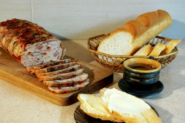 Домашний мясной рулет из разных видов мяса