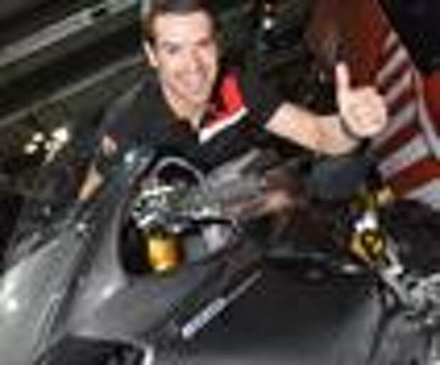 Довизиозо, Бадовини и Фогарти на стенде Ducati на EICMA 2012