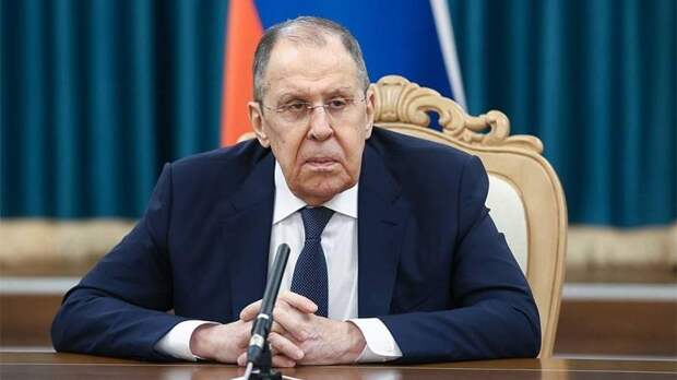 Лавров заявил о превращении Западом Украины в «наземный авианосец» для угроз РФ