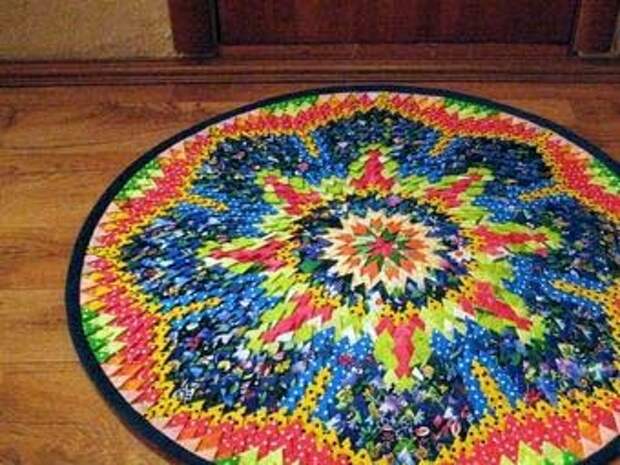 Круглый коврик из лоскутков