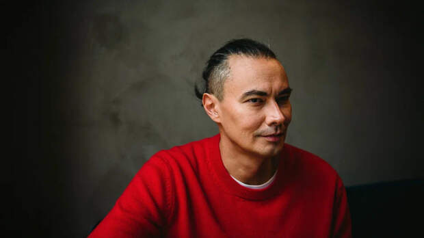 После отъезда с семьей из России Жора Крыжовников продолжает зарабатывать на соотечественниках