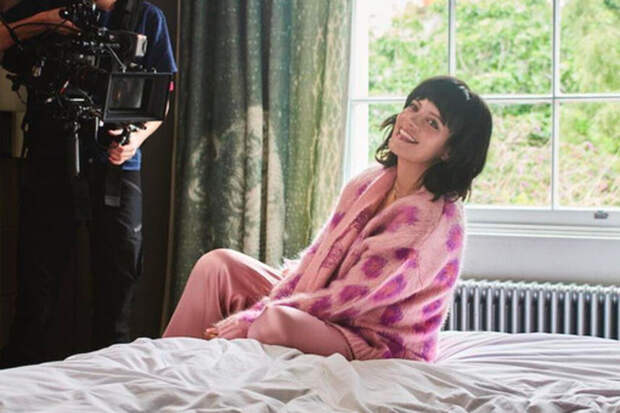 «Я покупаю как сумасшедшая»: 40-летняя Лили Аллен призналась, что лечится от шопоголизма