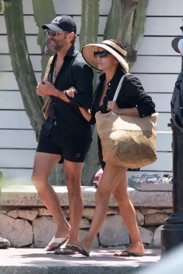 Точеный живот и головокружительные ноги: папарацци дали прессе хороший повод для обсуждения внешности Евы Лонгории