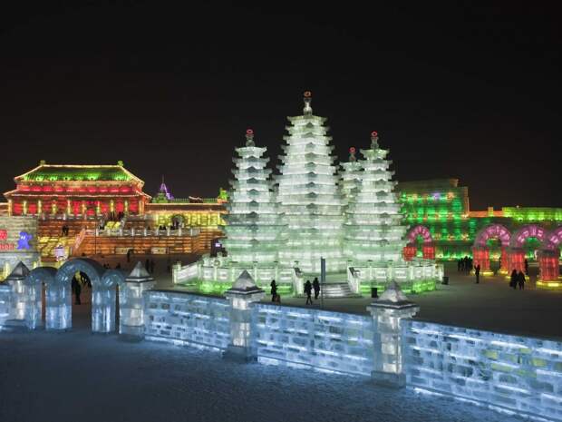 wander-through-a-village-made-completely-of-ice-at-the-worlds-largest-ice-festival-in-harbin