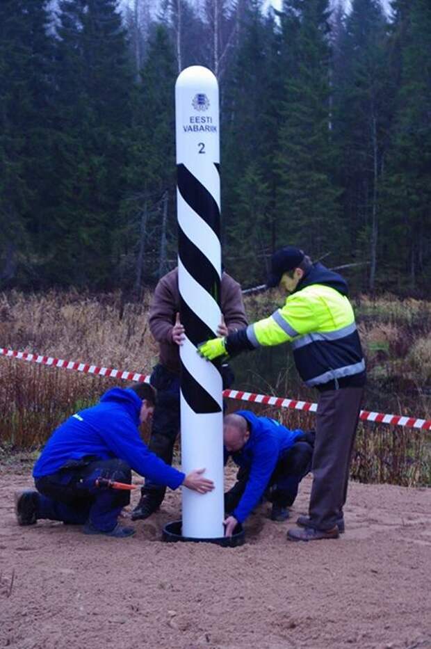 На эстонско-российской границе установлен первый пограничный столб