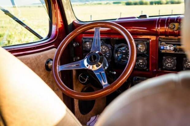 Крутой 70-летний Dodge Power Wagon с мощным двигателем