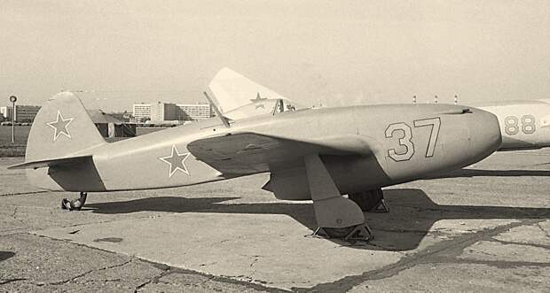 YAk_15_iz_kollektsii_muzeya_OKB_A_S_YAkovleva_Hodynskoe_pole_Avgust.jpg