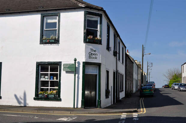 the-open-book-airbnb-bookshop-travel-wigtown-scotland-15