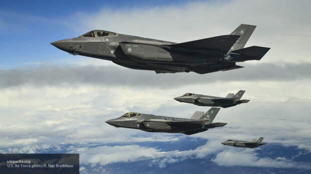 Военный эксперт обвинил США в давлении на покупателей российского Су-57