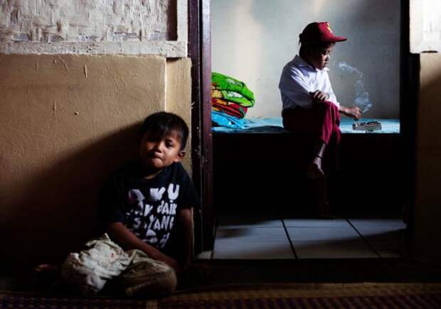 Фотопроект: портреты курящих детей Индонезии
