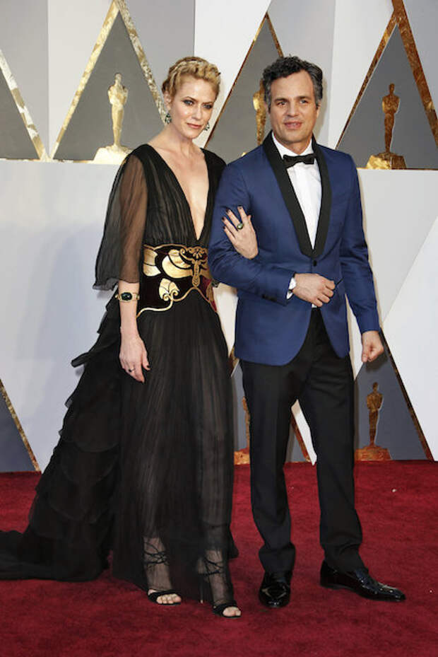 oscars-red-carpet-2593-mark-ruffalo-and-sunrise-coigney-superJumbo-v3