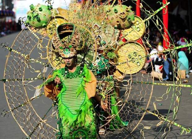 Необычный карнавал в индонезийском Джембере (23)