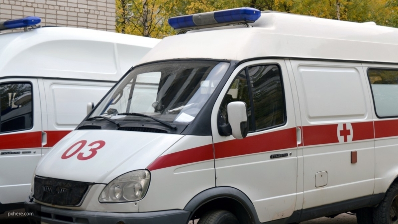 Три несовершеннолетние подруги на машине врезались в дерево в ХМАО, одна погибла