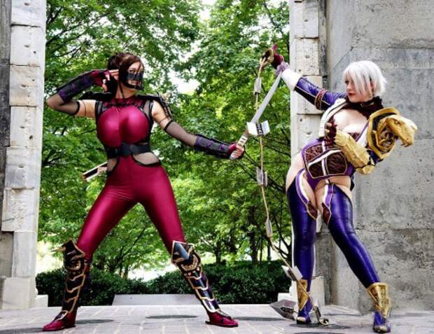 девушки изображают Soulcalibur