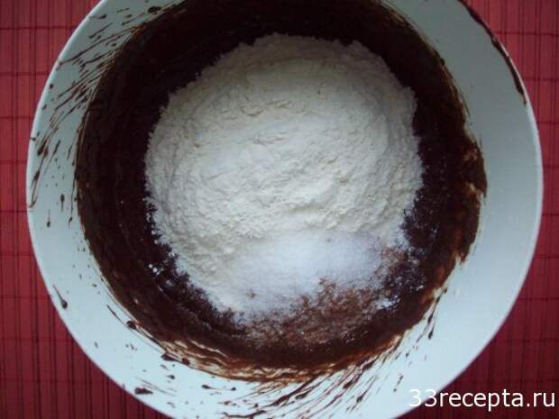 смешиваем с мукой