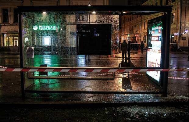 На месте взрыва на остановке общественного транспорта на улице Покровке, 8 декабря