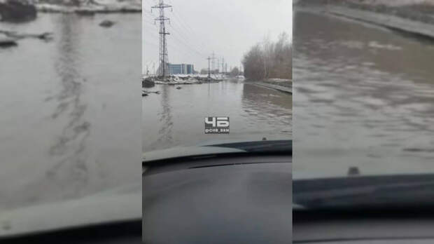 Жители Барнаула жалуются на подтопленный въезд в микрорайон Куета