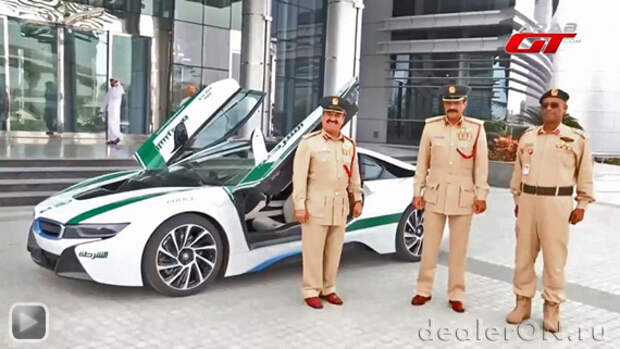 Гибридный BMW i8 вливается в автопарк полиции Дубая