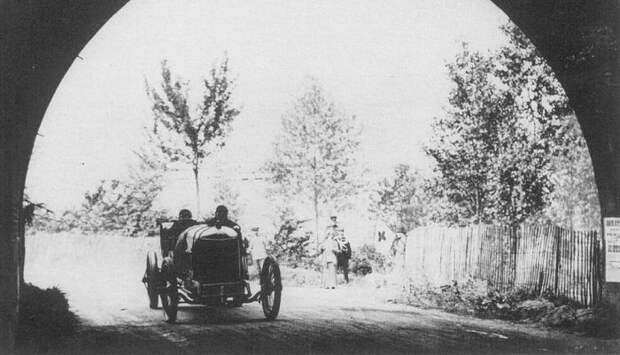 Подборка фотографий автогонок прошлого века (154 фото)