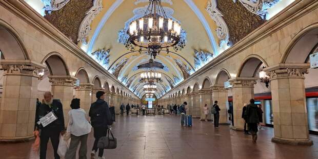 Снежный хаос в столице: почему дептранс в срочном порядке просит москвичей пересесть в метро