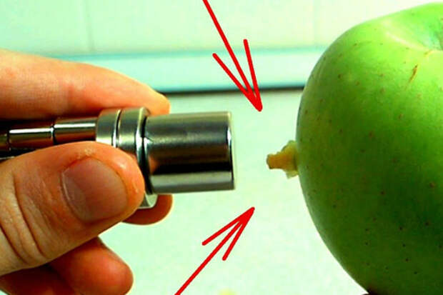 Эксперимент: ищем железо в яблоке с помощью магнита