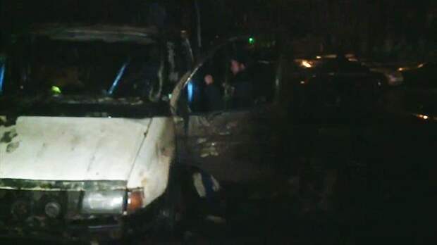 Первое видео с места пожара в Москве, где сгорели три машины