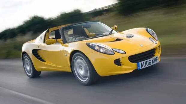 2005 Lotus Elise. Воплощённая лёгкость весом лишь в 900 кг за счёт клееной рамы из экструдированного алюминиевого профиля и пластиковых кузовных панелей из стеклопластика. Дизайн говорит сам за себя.