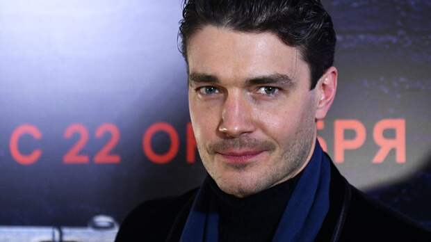 16 лет в крепком браке: что скрывает самый загадочный актер России?