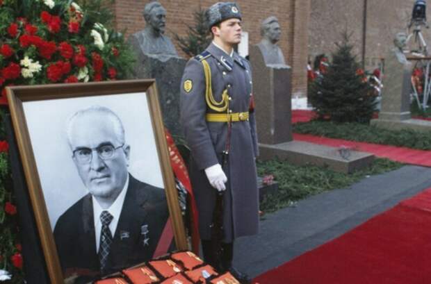 Как хоронили советских вождей
