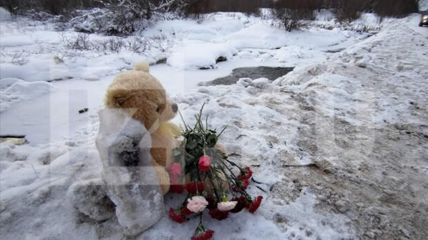 В Петербурге появился стихийный мемориал в память об убитом 9-летнем ребенке