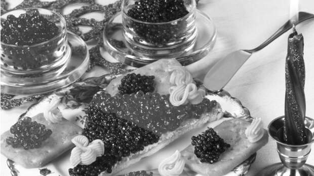 Севрюжья икра была гораздо дороже – цена на ее составляла целых 16 рублей / Фото: zastavki.com Севрюжья икра была гораздо дороже – цена на ее составляла целых 16 рублей / Фото: zastavki.com