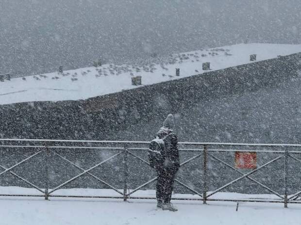 В Ялте школьников отпустили домой из-за снегопада и рекомендуют сократить рабочий день
