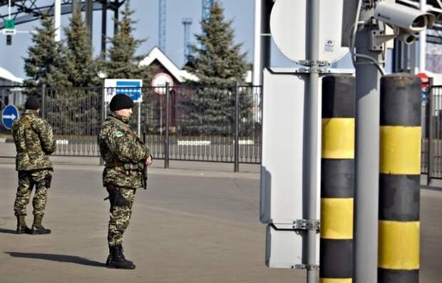 Пограничники РФ задержали еще одного военнослужащего Украины, который пришел "брататься" Пограничники РФ задержали еще одного военнослужащего Украины, который пришел "брататься"
